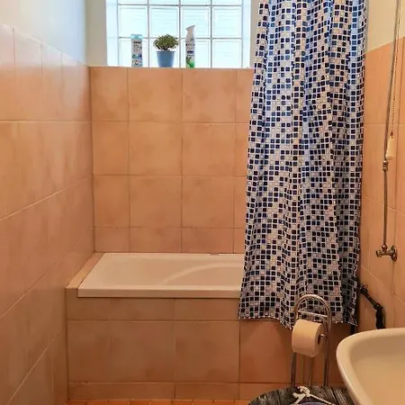 Modernes Grosses -room James Bond- Nahe Frankfurt Mit Minikuche