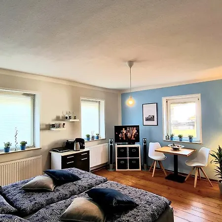 Modernes Grosses -room James Bond- Nahe Frankfurt Mit Minikuche *
